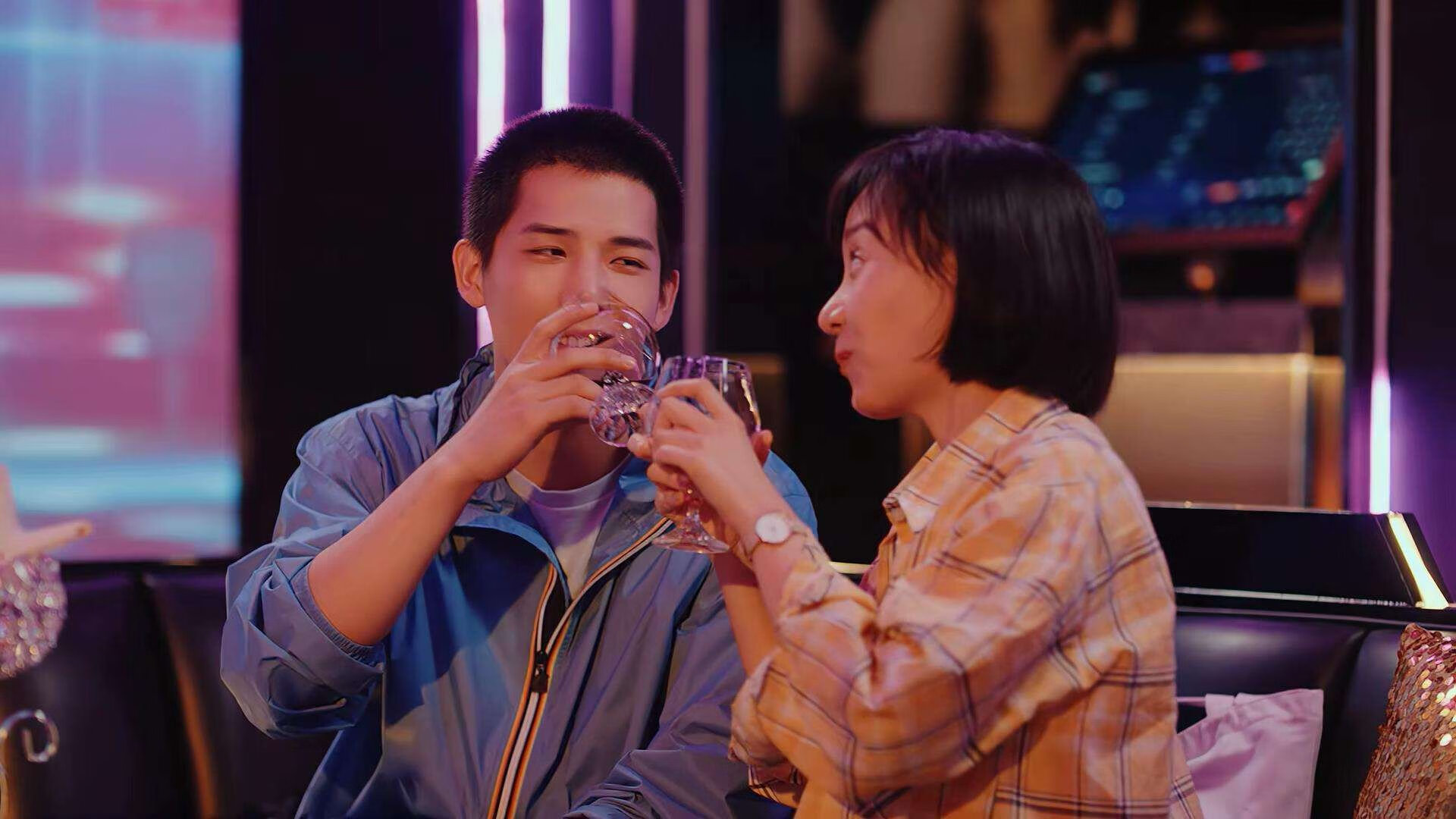 冠军划水次数比亚军少2次？，冠军划水次数比亚军少2次什么意思