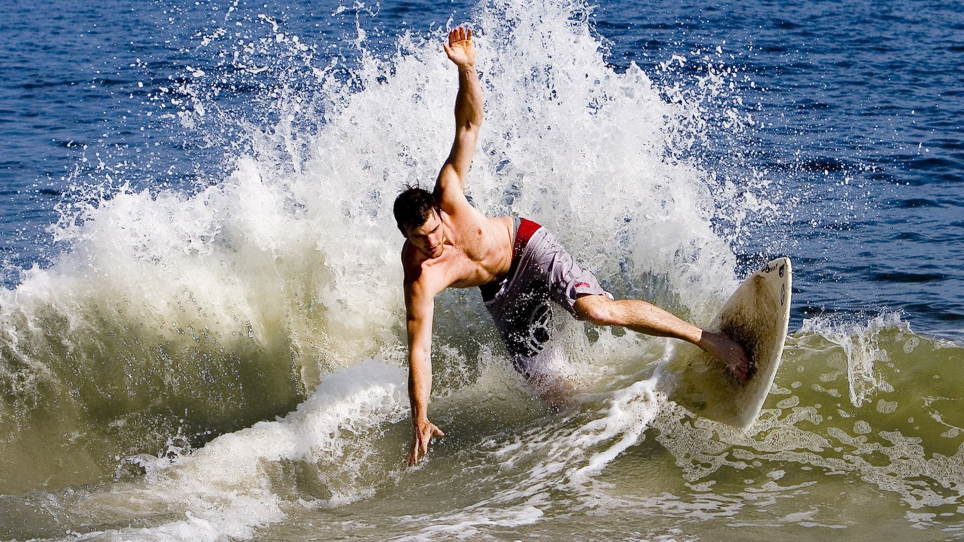 开云体育APP下载-在对阵勇士的季后赛系列赛中，库里单场投中11个三分，帮助球队夺取胜利！