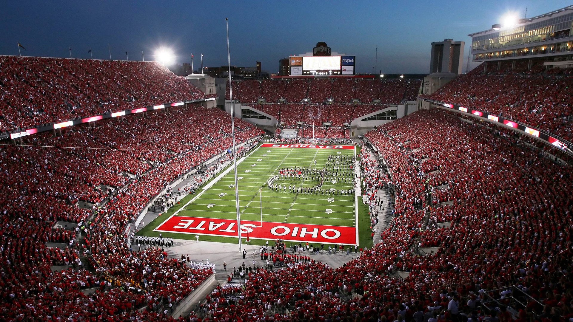 巨型水上剧场漂浮表演，视觉与运动的双重享受，水上浮尸